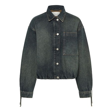 Kort og boxy Gestuz GZsusara denimjakke i Blue/green wash med knapper og justerbar rynkeeffekt i ærmerne