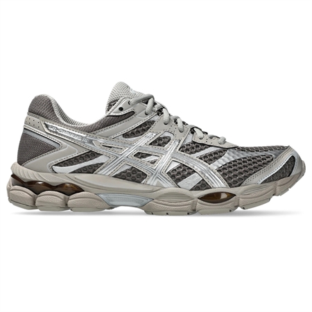 Asics GEL-CUMULUS 16 retro sneakers i farven Cocoa Powder og Pure Silver hos MAAK Shop - model 1203A733.201
