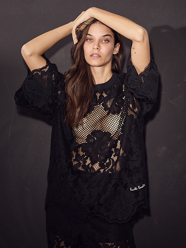 Haute L\'Amitié Curvey Lace Hem Tee Black