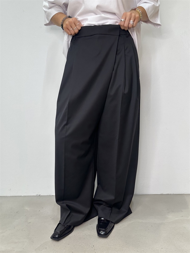Ganni W0799 Calendered Wool Mid Waist Pants Black
