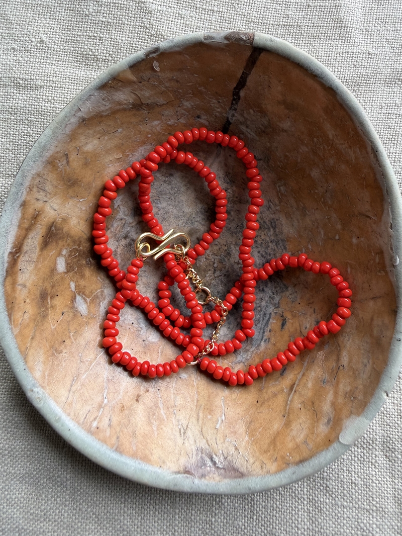 Kala Ensfarvet Halskæde Coral