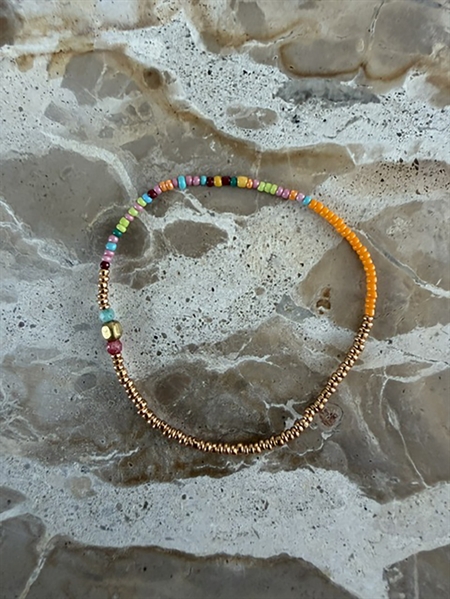 Orange Annavii Nia Bracelet perlearmbånd hos MAAK Shop - model Orange