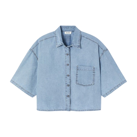 Kortærmet, lyseblå denimskjorte PAYBOU fra American Vintage i den falmede vask Blue Snow