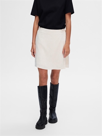 Selected Femme SlfViva MW Short Wrap Skirt Sandshell