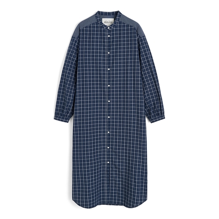 Aiayu Sani Dress Check Mix Navy lang oversized mørkeblå skjortekjole i bomuldspoplin med ståkrave og perlemorsknapper