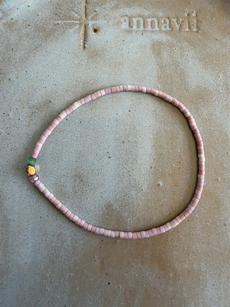 Annavii Megha Bracelet 1013 Rose håndlavet armbånd med rosafarvede glasperler