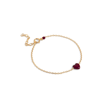Enamel Copenhagen Amore Bracelet Guld Bordeaux forgyldt armbånd med et dybrødt bordeaux emaljehjerte