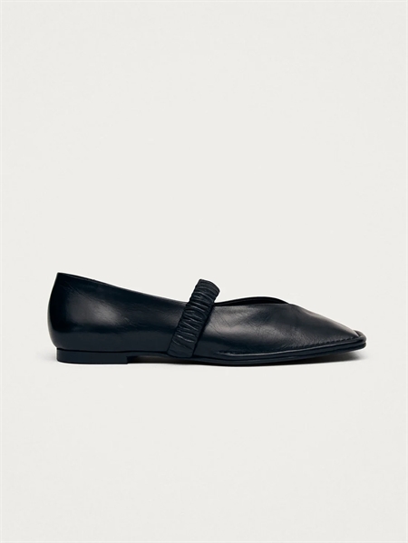 Alohas Lautan Black Leather Ballet Flats