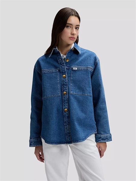 Mellemblå LEE Relaxed Utility Overshirt denimjakke med store lommer til kvinder