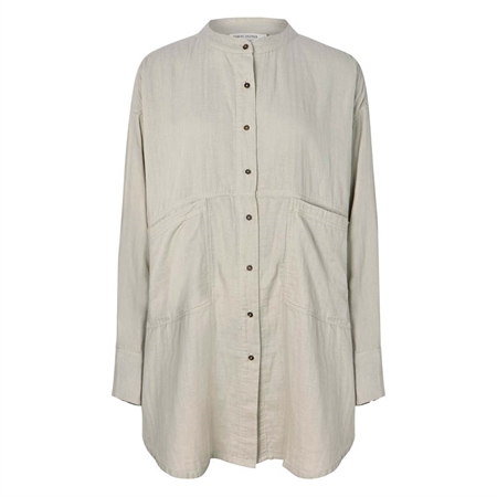 Lys gråhvid Cement langærmet Sonja Cotton Double Oversized Shirt bomuldsskjorte med rund hals og frontlommer til kvinder fra Rab
